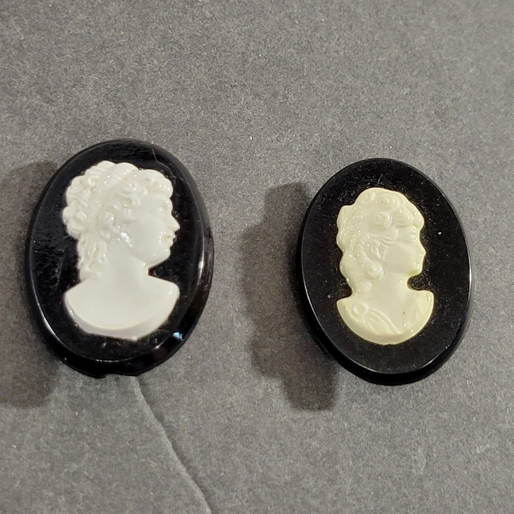 Pair Vintage Cameo Brooches Black White 1" Plastic Acrylic Minimalist Classic